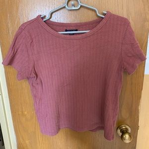 BASIC PINK AMERICAN EAGLE TEE WITH SMALL PATTERN